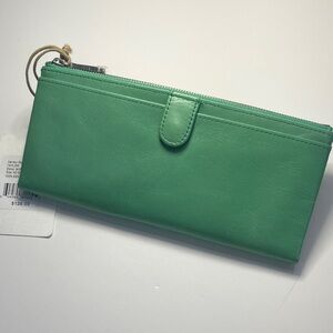 HOBO Taylor Leather Wallet Clutch in Mint NWT (missing a zipper pull)
